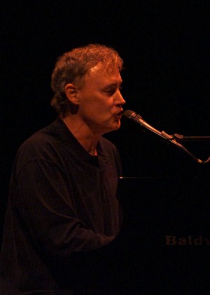 Bruce Hornsby at Legends of Music Ceremony in Norfolk, 9/25/02 (photo by Jim Knox)