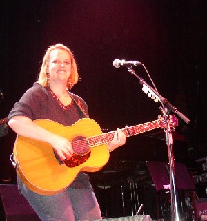 Mary Chapin Carpenter in Norfolk, 7/16/04