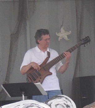 Dave Hufstedler - bass