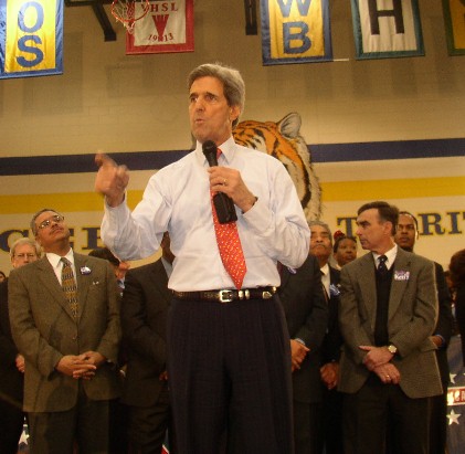John Kerry in Chesapeake, 2/8/04  2004 Jim Newsom. All Rights Reserved.
